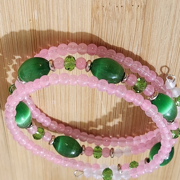 Hand Crafted Bracelet Memory Wire Coil Pink and Green Beaded Medium Size - Picture 4 of 7